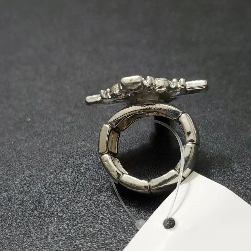 Unbranded pretty silver